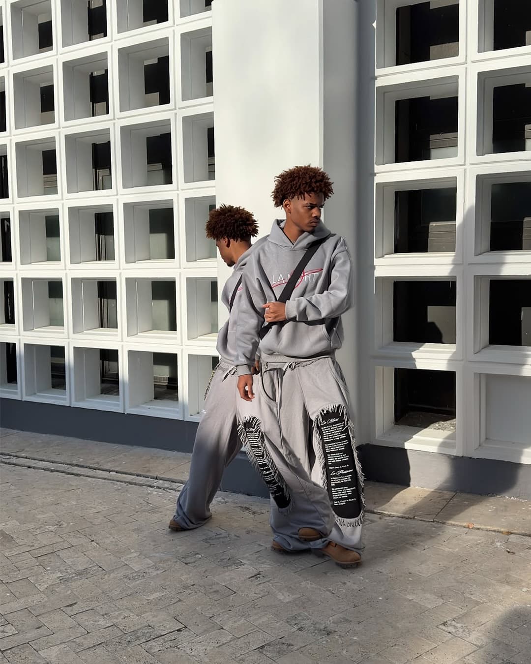 Görünüm 01 — Logo Hoodie & Şalvarlı Sweatpants